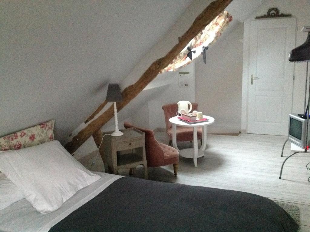 Le Saint Aubin- Maison D Hotes Dans Ce Monastere Du 16 Siecle Amfreville-la-Campagne Ruang foto